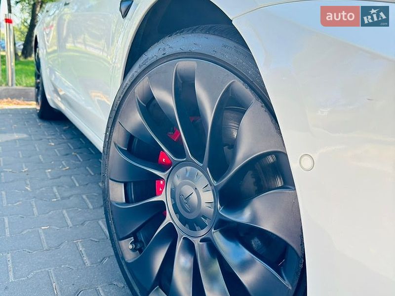 Седан Tesla Model 3 2021 в Киеве