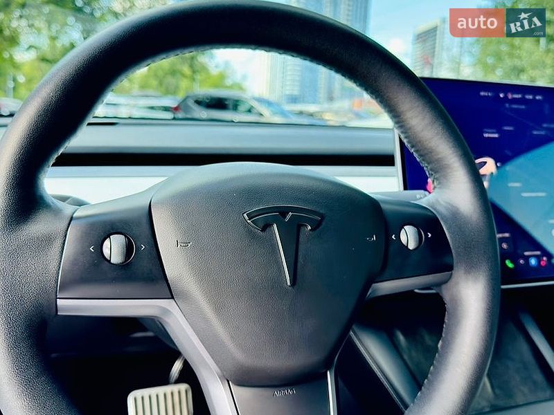 Седан Tesla Model 3 2021 в Киеве
