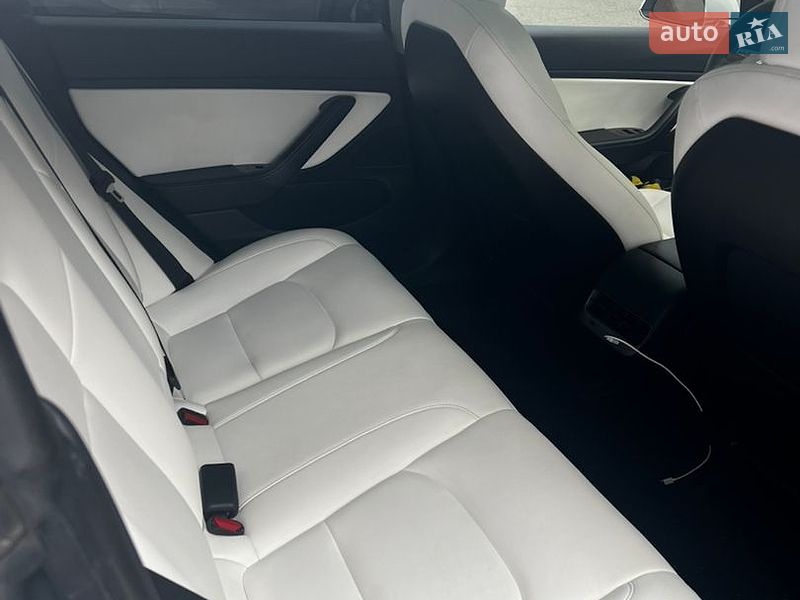 Седан Tesla Model 3 2019 в Києві