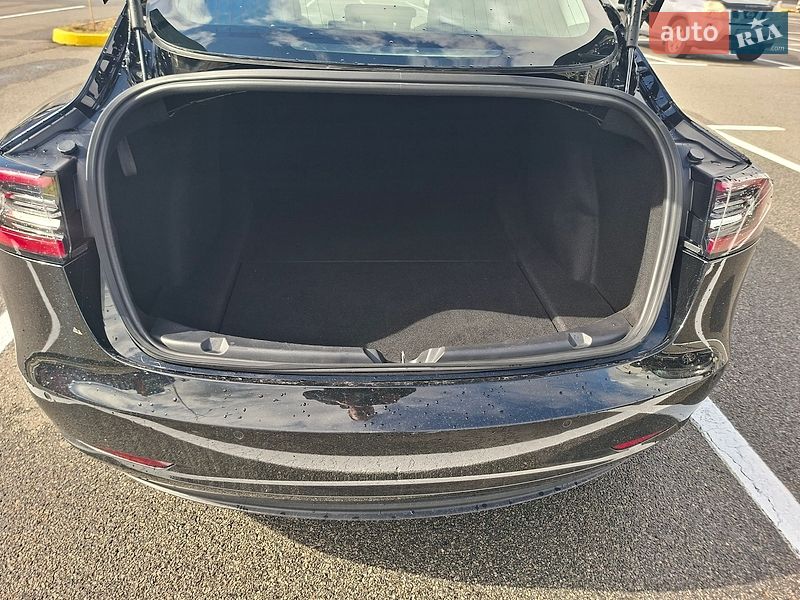 Седан Tesla Model 3 2020 в Киеве