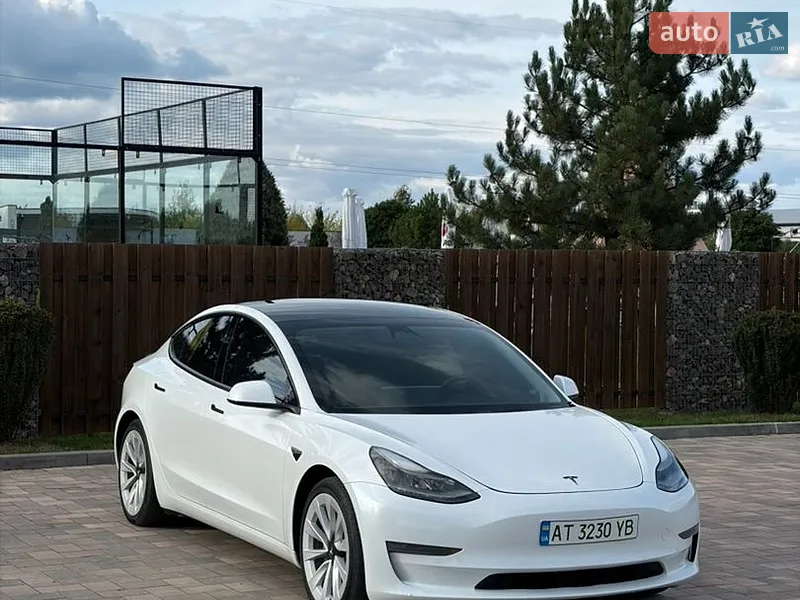 Tesla Model 3 2022