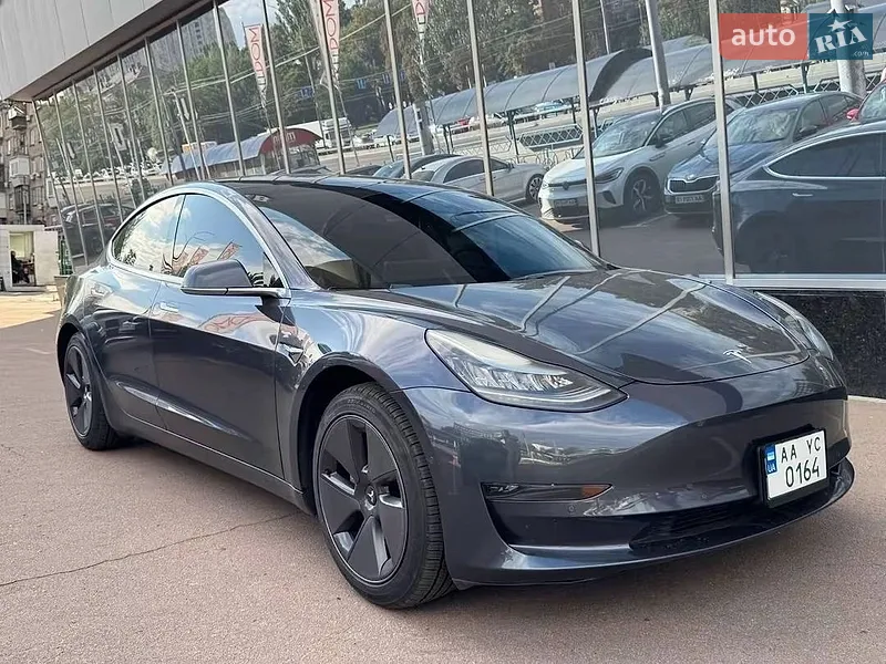 Tesla Model 3 2020