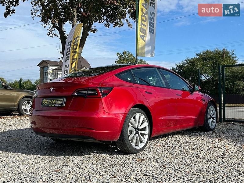 Седан Tesla Model 3 2022 в Коломые