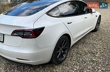 Седан Tesla Model 3 2021 в Черновцах