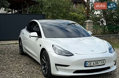 Седан Tesla Model 3 2021 в Черновцах