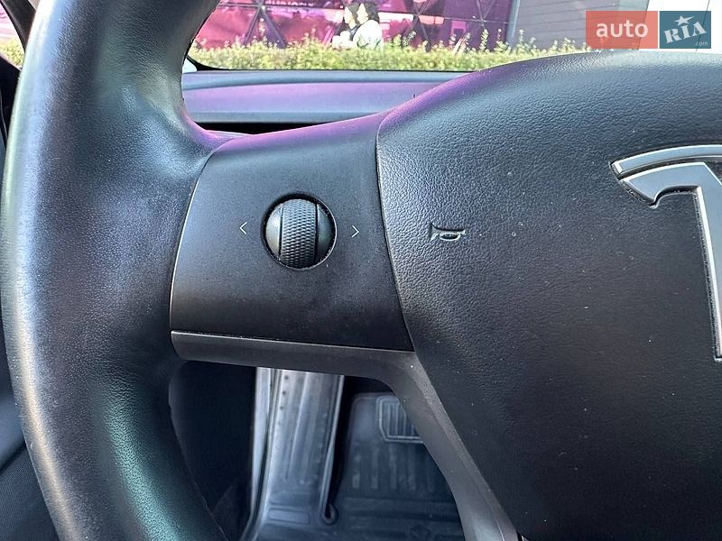 Седан Tesla Model 3 2018 в Києві