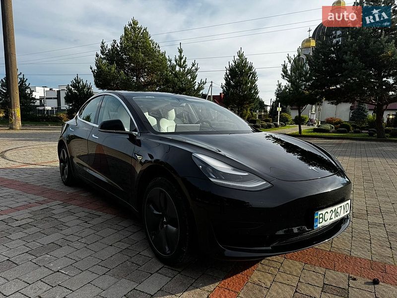 Седан Tesla Model 3 2020 в Львове