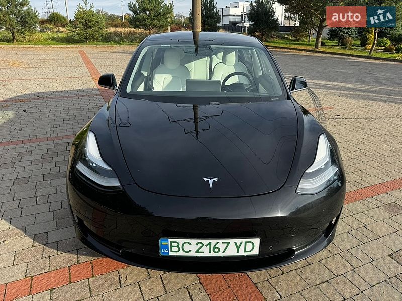 Седан Tesla Model 3 2020 в Львове