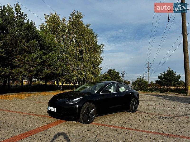 Седан Tesla Model 3 2020 в Львове