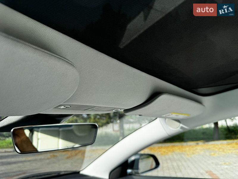 Седан Tesla Model 3 2020 в Львове