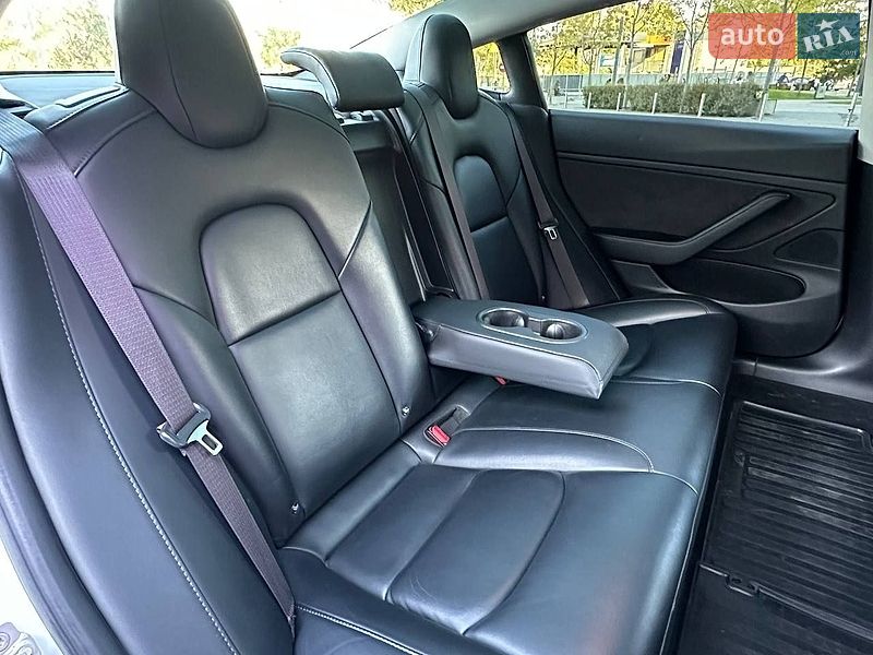 Седан Tesla Model 3 2018 в Києві