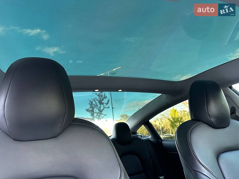 Седан Tesla Model 3 2018 в Києві