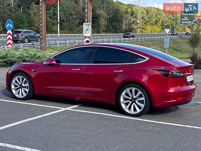 Седан Tesla Model 3 2019 в Киеве