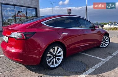 Седан Tesla Model 3 2019 в Киеве
