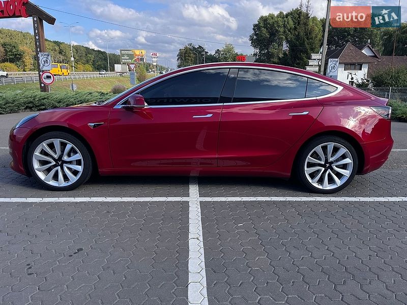 Седан Tesla Model 3 2019 в Киеве