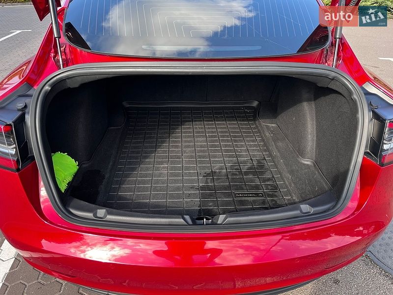 Седан Tesla Model 3 2019 в Киеве