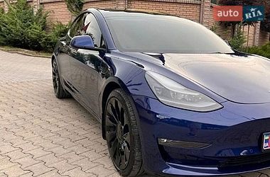 Седан Tesla Model 3 2021 в Кіцмані