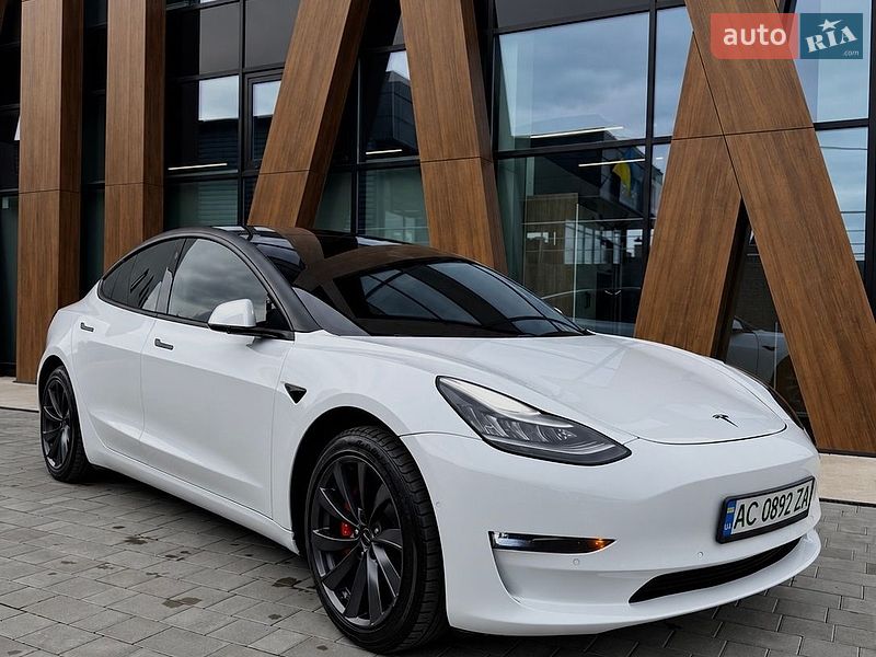 Седан Tesla Model 3 2018 в Луцке