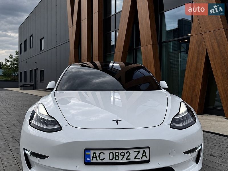 Седан Tesla Model 3 2018 в Луцке