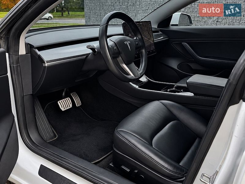 Седан Tesla Model 3 2018 в Луцке