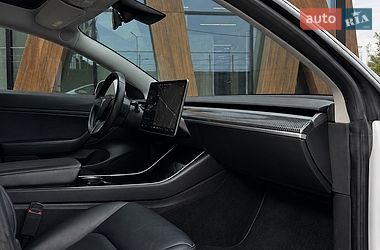 Седан Tesla Model 3 2018 в Луцке