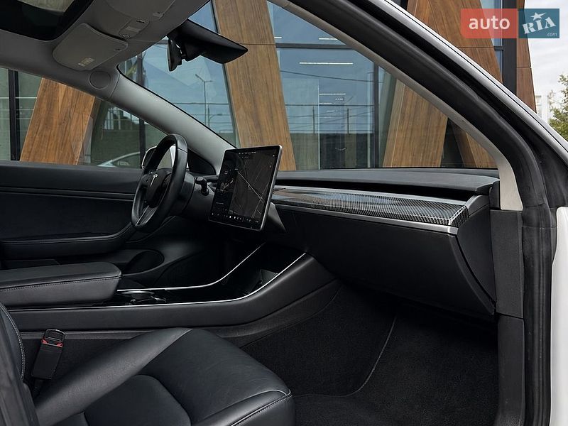 Седан Tesla Model 3 2018 в Луцке