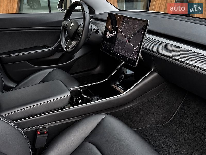 Седан Tesla Model 3 2018 в Луцке