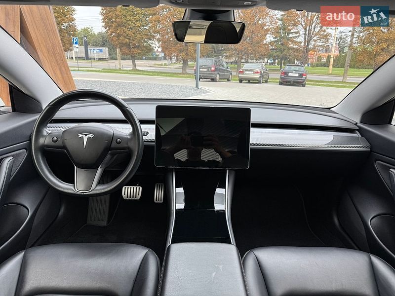 Седан Tesla Model 3 2018 в Луцке