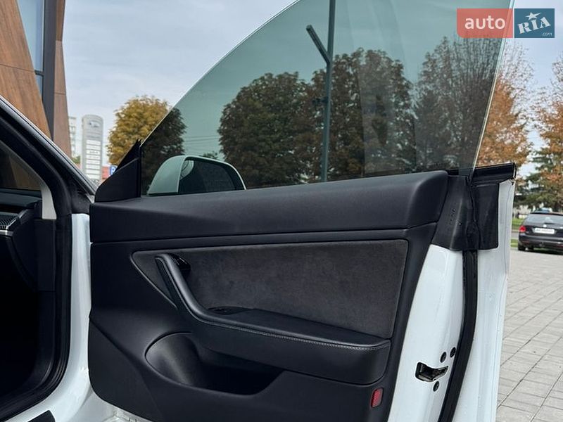 Седан Tesla Model 3 2018 в Луцке