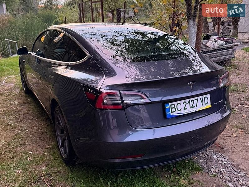 Седан Tesla Model 3 2019 в Львові