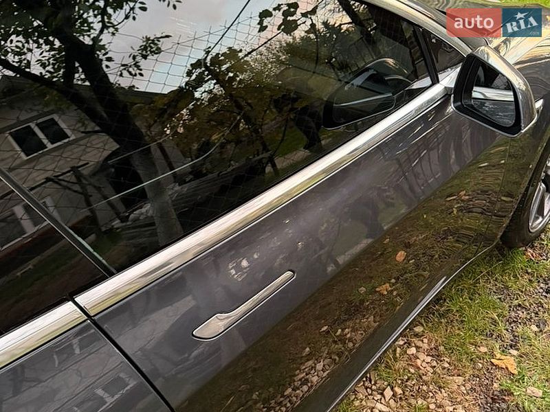 Седан Tesla Model 3 2019 в Львові
