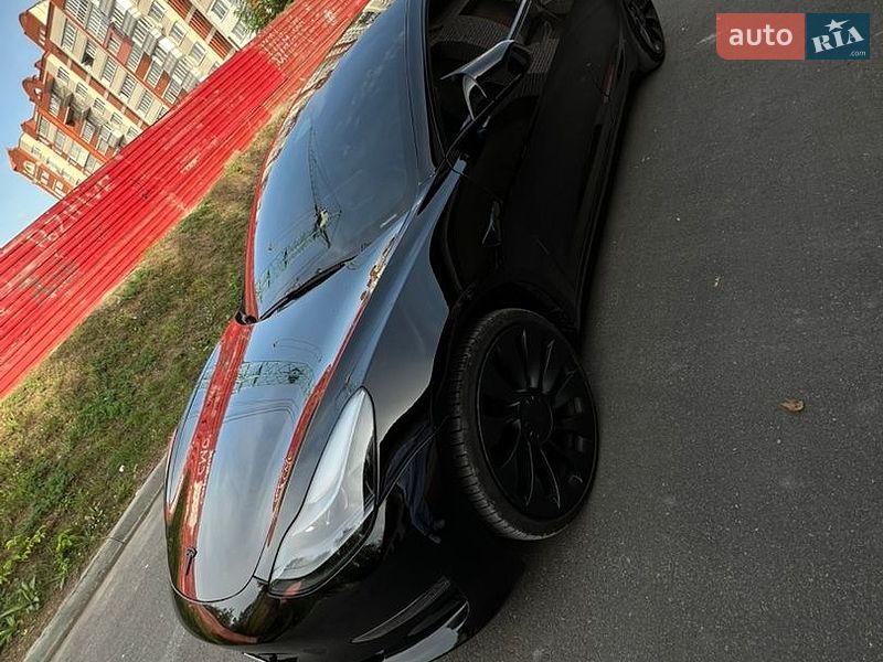 Седан Tesla Model 3 2023 в Тернополі