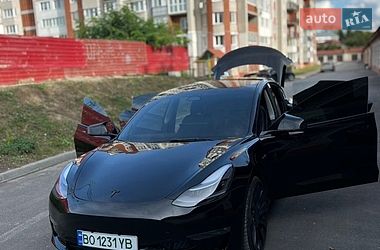 Седан Tesla Model 3 2023 в Тернополі