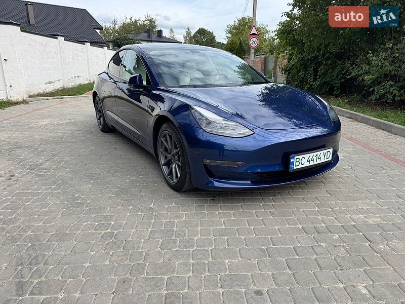Седан Tesla Model 3 2022 в Львові