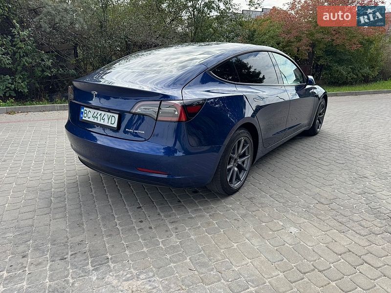 Седан Tesla Model 3 2022 в Львові