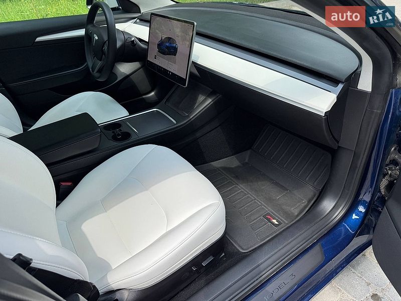 Седан Tesla Model 3 2022 в Львові