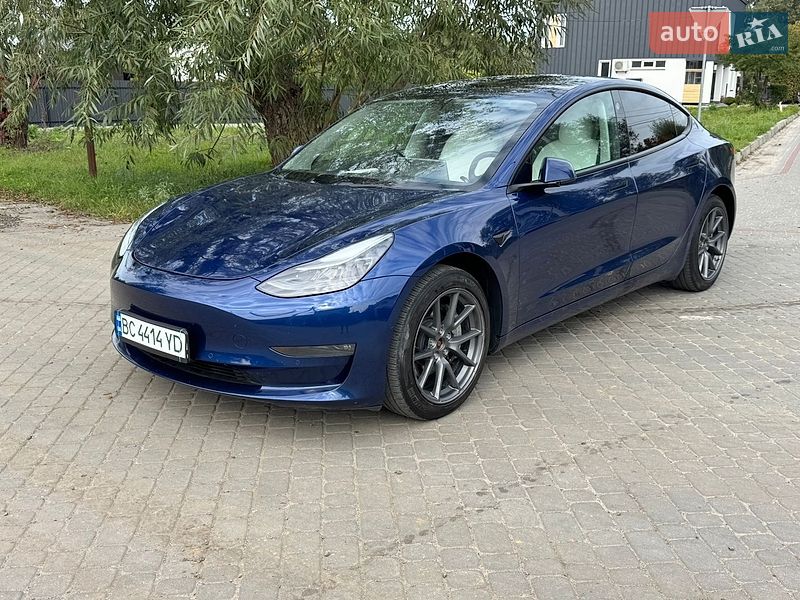 Седан Tesla Model 3 2022 в Львові
