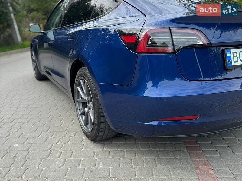 Седан Tesla Model 3 2022 в Львові
