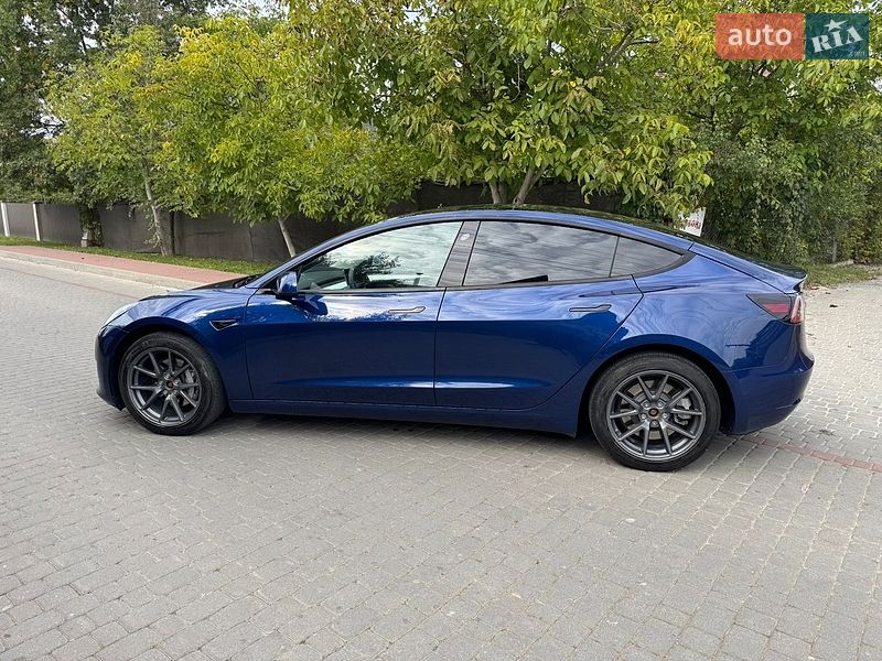 Седан Tesla Model 3 2022 в Львові