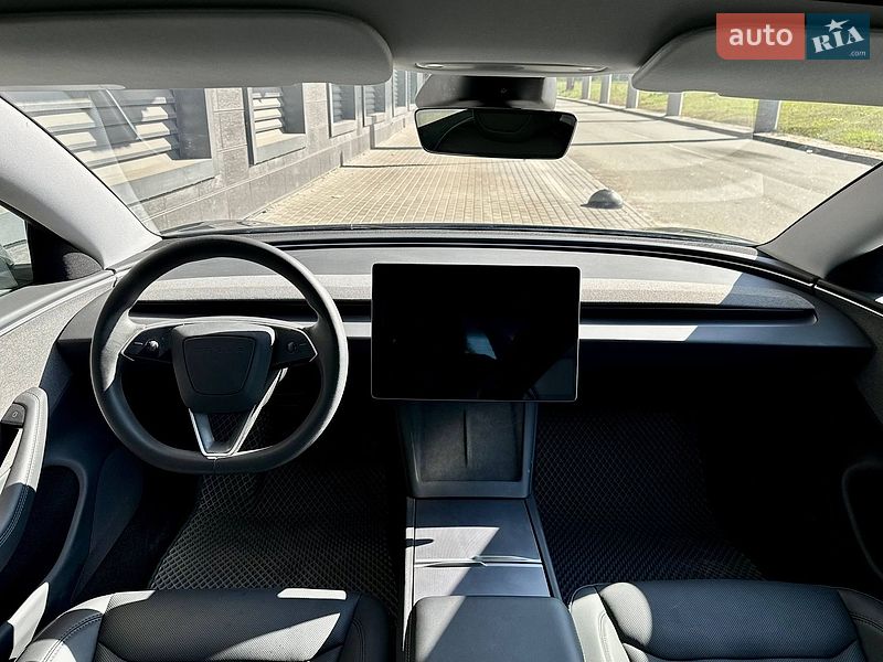 Седан Tesla Model 3 2024 в Києві