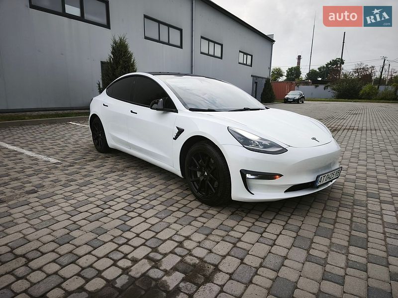 Седан Tesla Model 3 2021 в Івано-Франківську