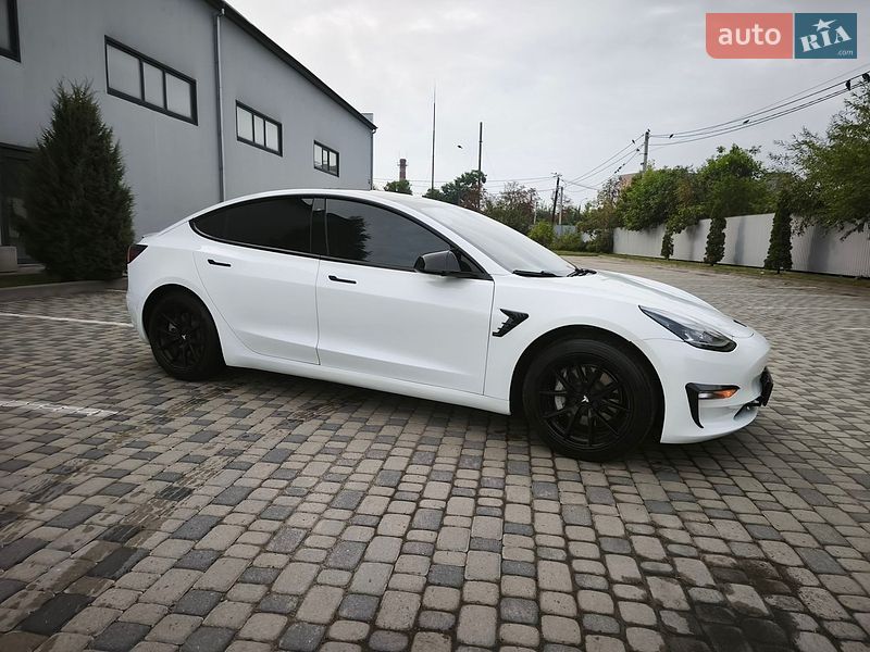 Седан Tesla Model 3 2021 в Івано-Франківську