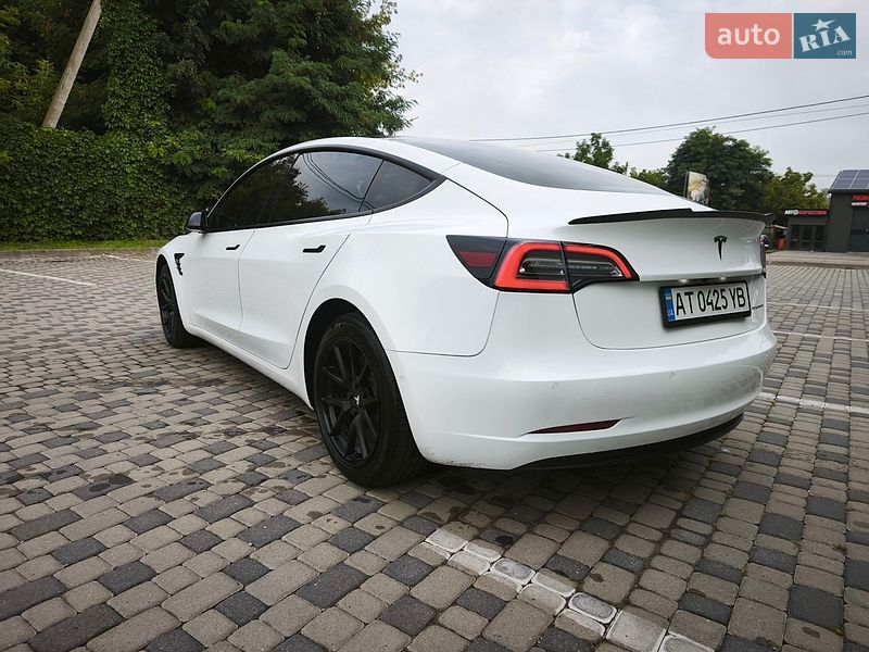 Седан Tesla Model 3 2021 в Івано-Франківську