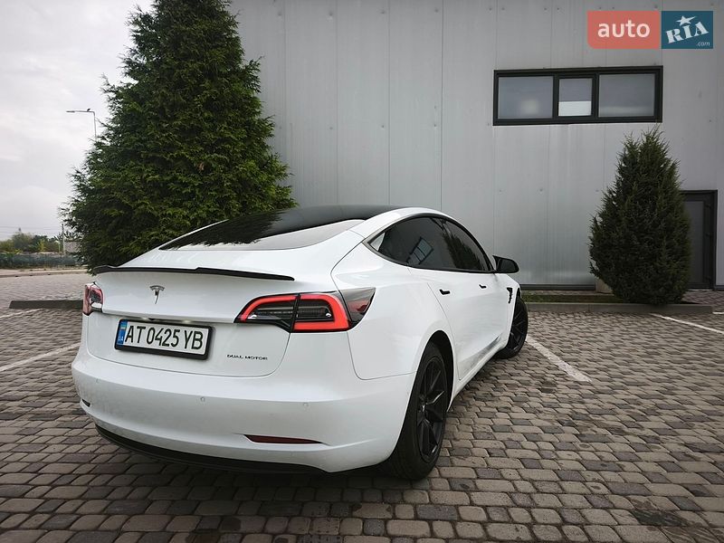 Седан Tesla Model 3 2021 в Івано-Франківську
