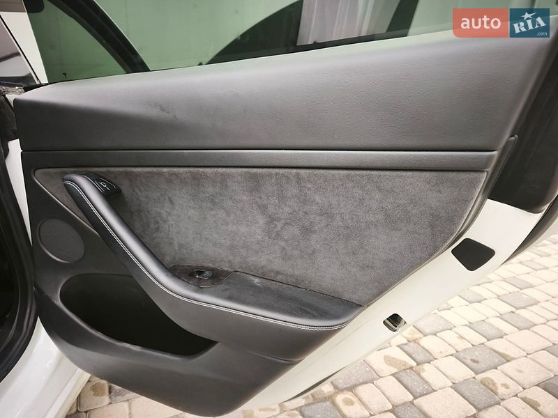 Седан Tesla Model 3 2021 в Івано-Франківську