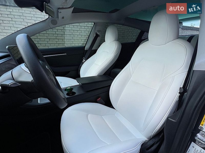 Седан Tesla Model 3 2021 в Києві