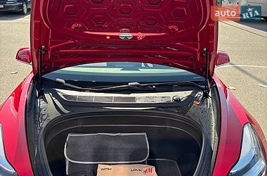 Седан Tesla Model 3 2018 в Киеве