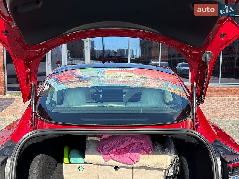 Седан Tesla Model 3 2018 в Киеве