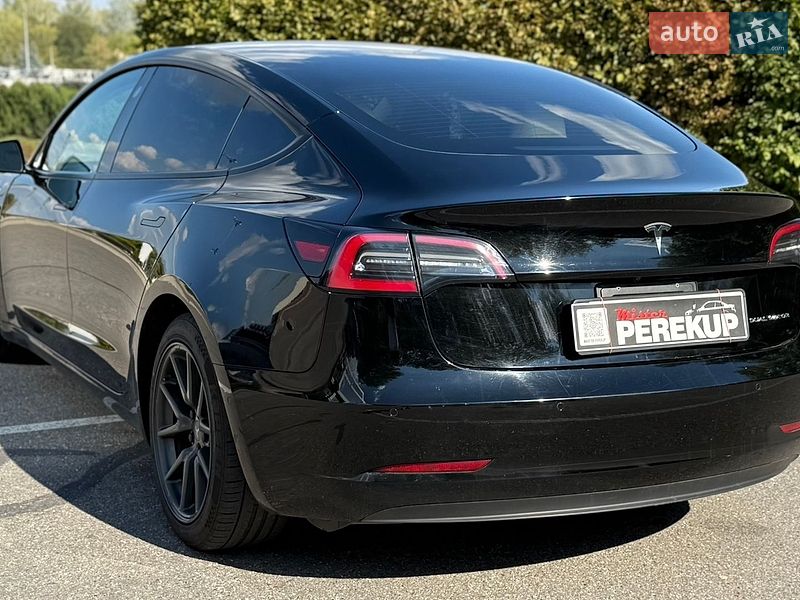 Седан Tesla Model 3 2021 в Киеве