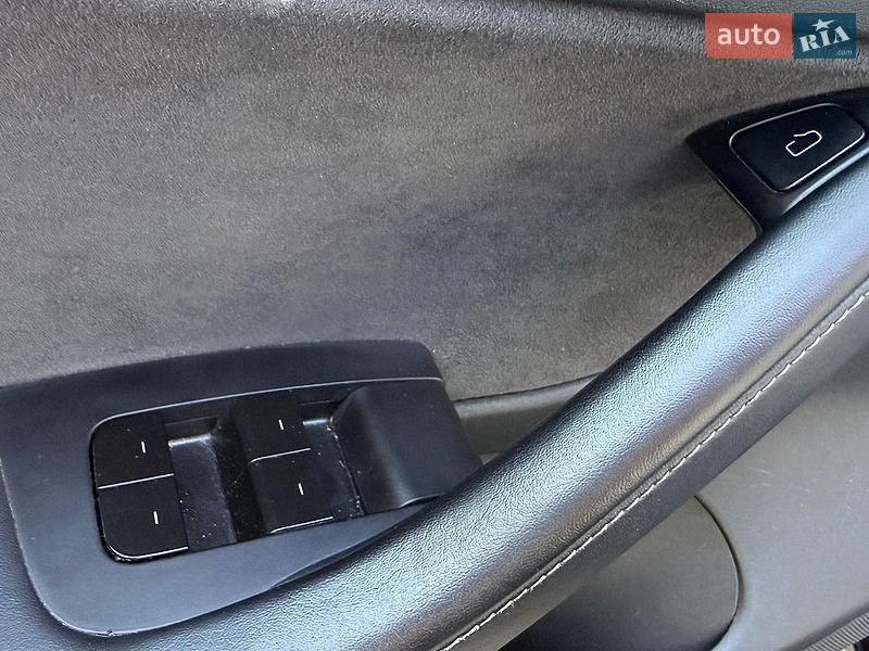 Седан Tesla Model 3 2021 в Киеве